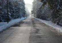 Valsts centrālajā daļā un vietām Vidzemē uz autoceļiem izveidojies apledojums