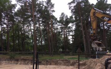 Ventspils Piejūras brīvdabas muzejā top laivu nojume