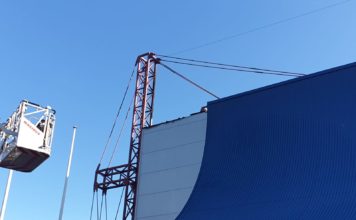 Pārventas sporta hallei dedzis jumts, iemesls nav skaidrs