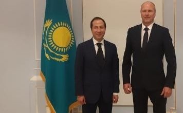 Kazahstānas vēstnieks tikās ar Ventspils brīvostas pārvaldes vadību