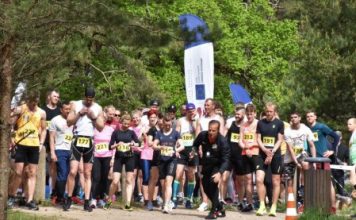 Skrējienā apkārt Būšnieku ezeram uzvar Kristaps Bērziņš un Laura Čakle