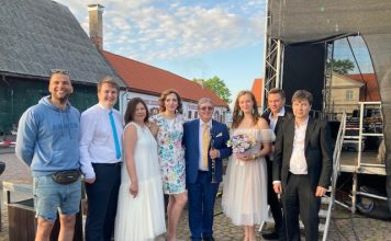 FOTO: Sezonas atklāšanas balle Tirgus laukumā