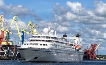 FOTO: Šodien Ventspilī viesojās kruīza kuģis STAR LEGEND