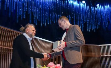 Pasniegtas Starptautiskās Rakstnieku un tulkotāju mājas un Ventspils valstspilsētas pašvaldības balvas Sudraba tintnīca
