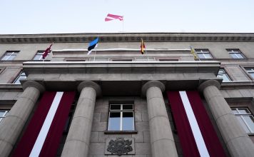 Kariņa valdības “trīskāju ķeblīši”