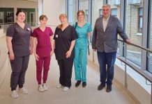 Medicīnas studenti praksē iepazīst slimnīcas darbu