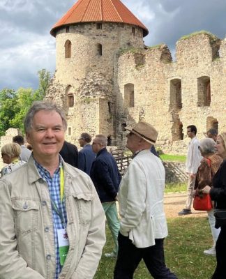 Skats no Austrālijas. Latvijas goda konsuls Dēliņš par drošību, sadarbību un valodas kopšanu