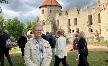 Skats no Austrālijas. Latvijas goda konsuls Dēliņš par drošību, sadarbību un valodas kopšanu