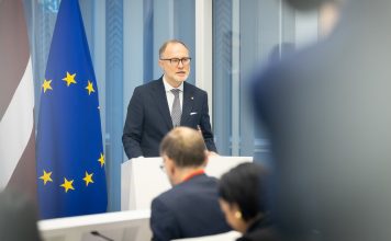 “Viņi to nepamanīja”. Vai Sprūds apzināti slēpj patiesību par dronu un novērš uzmanību? Ekspertu skarbie komentāri