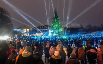 Egles iedegšanas svētkos koncerti, tirdziņš un rotājumu uzmirdzēšana visā Ventspils pilsētā