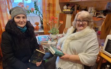 Piegādā grāmatas mājās cienījama vecuma lasītājiem un cilvēkiem ar kustību traucējumiem