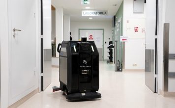 Pacientu ievērībai: Ventspils slimnīcā testa režīmā pārvietojas robots
