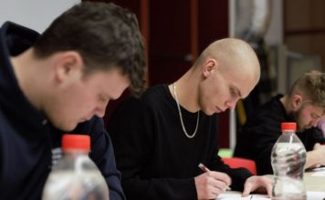 Ventspils tehnikuma izglītojamais Ričards Kleinbergs iekļūst konkursa “Jaunais automehāniķis” finālā